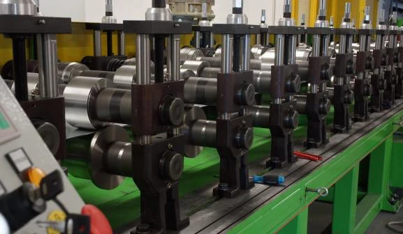 Výrobní linka na policové regály VARIMO.