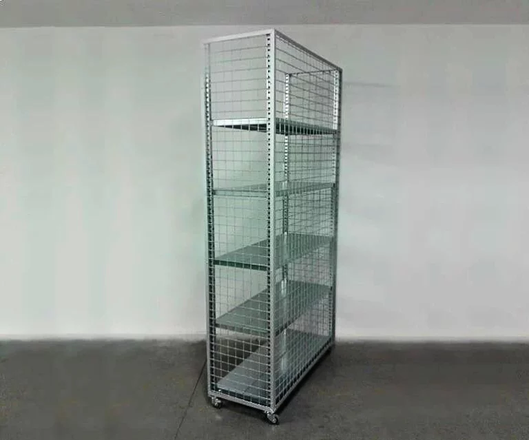 Policový regál VARIMO jako regál pro hasičskou výstroj.